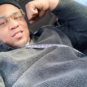 Meet your Posher, Leron